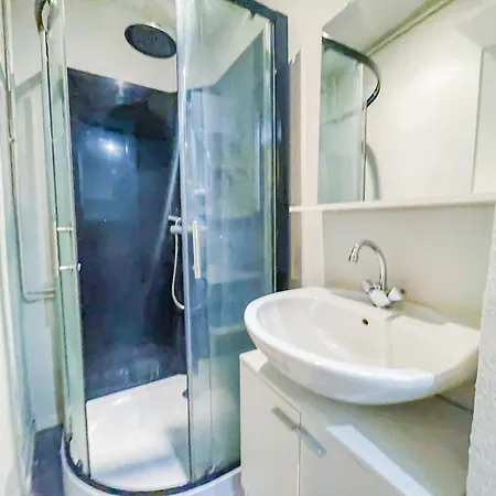 Calme Et Bien Situe A Клермон-Ферран